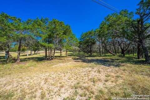 665 Town Creek Rd, Kerrville, TX 78028