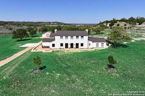 130 Overlook Dr, Fredericksburg, TX 78624