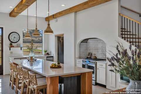 130 Overlook Dr, Fredericksburg, TX 78624