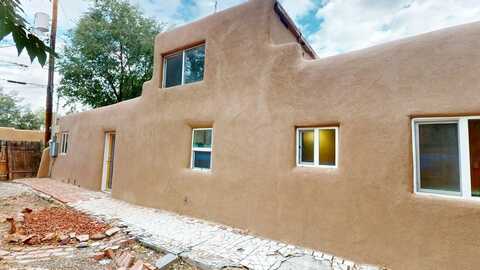 149 Candelario, Santa Fe, NM 87501