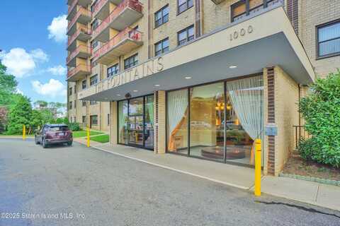 1000 Clove Road, Staten Island, NY 10301
