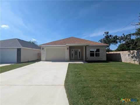 1704 E Avenue G, Lampasas, TX 76550