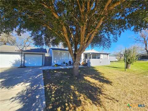 112 Royal Crest Circle, Seguin, TX 78155
