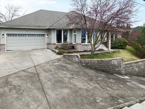 3128 Cedar Links Drive, Medford, OR 97504