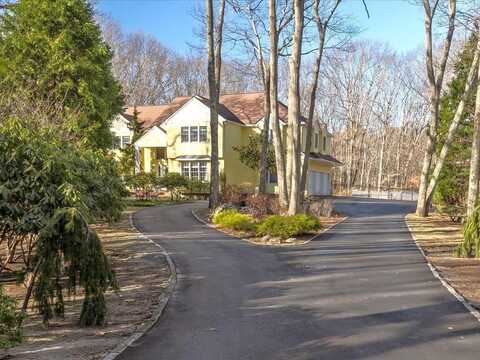 85 LYNN Circle, East Greenwich, RI 02818
