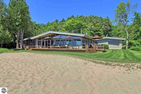 6863 Crystal Drive, Beulah, MI 49617