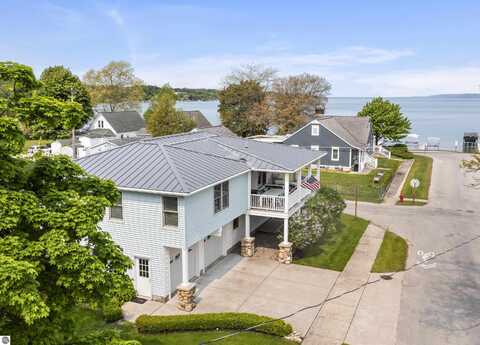 87 S Center Street, Beulah, MI 49617