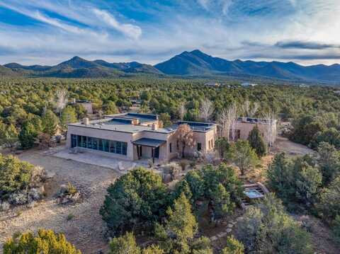 128 Outlaw Trail, Taos, NM 87557