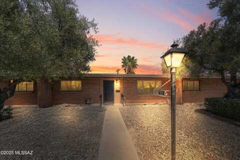 1912 W Anklam Road, Tucson, AZ 85745