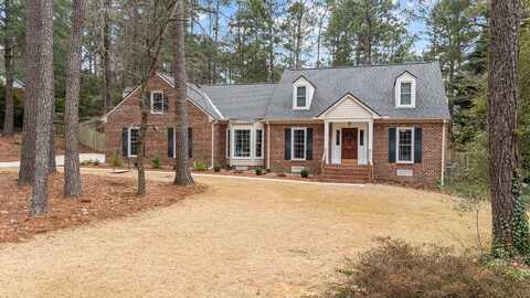 210 W Hedgelawn Way, Southern Pines, NC 28387