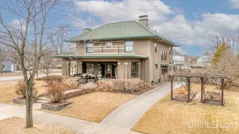 326 S 6th, Escanaba, MI 49829