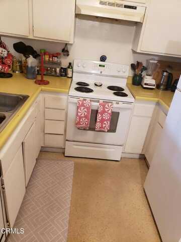 1300 Saratoga Avenue, Ventura, CA 93003