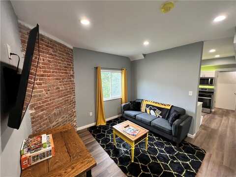 3932 Vinceton St, Hawley, PA 15214
