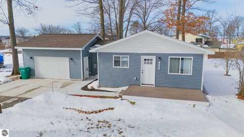 204 ARROWHEAD DRIVE, PRUDENVILLE, MI 48651