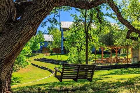 210 Park St, Fredericksburg, TX 78624