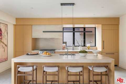 927 Hilldale Ave, West Hollywood, CA 90069