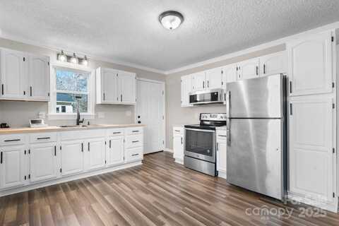 3992 / 3996 Dug Hill Road, Lenoir, NC 28645