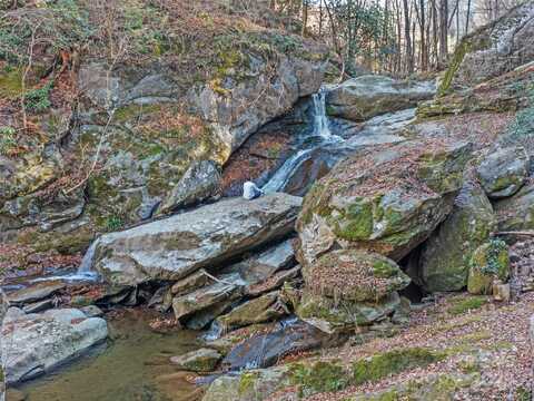 23 Katies Road, Marshall, NC 28753