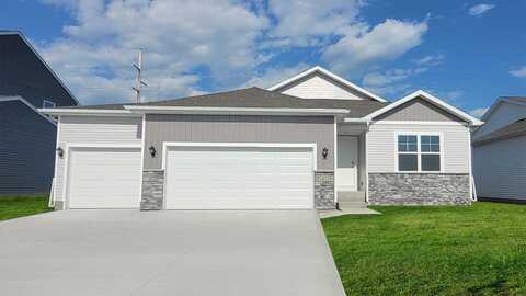 900 Cove St SE, BONDURANT, IA 50035