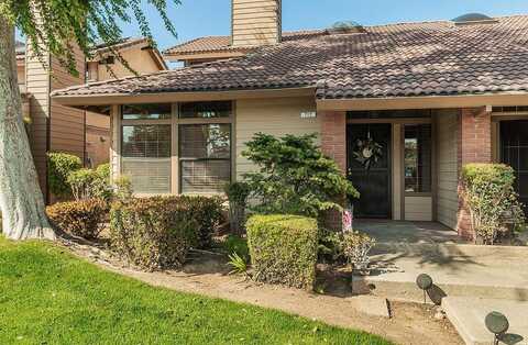 712 Magill Avenue E, Fresno, CA 93710
