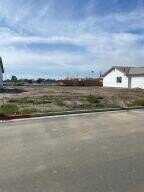 1153 Creekside Place S, Porterville, CA 93257