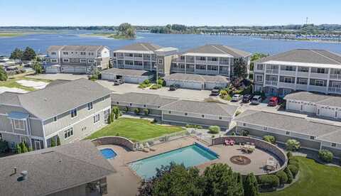 930 W Savidge Street, Spring Lake, MI 49456