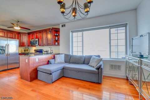 100 Leonard St, Jersey City, NJ 07307