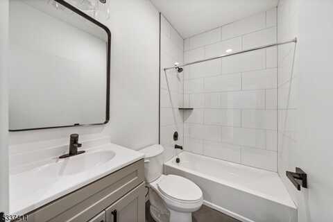 560 13th Ave, Newark, NJ 07103