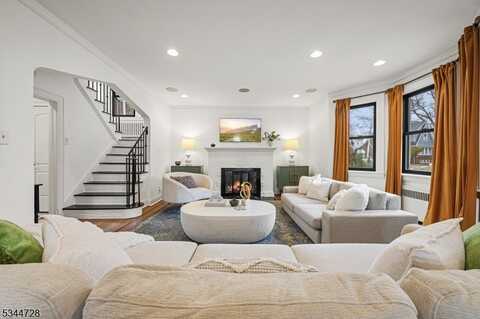 31 Burroughs Way, Maplewood, NJ 07040