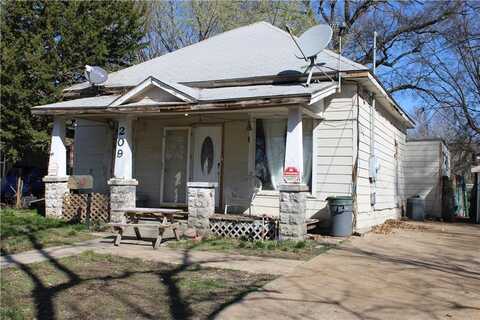 209 E 15th Street, Pittsburg, KS 66762