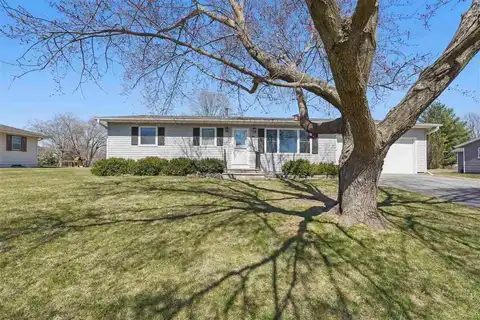 54 Greenview Dr, WestBranch, IA 52358