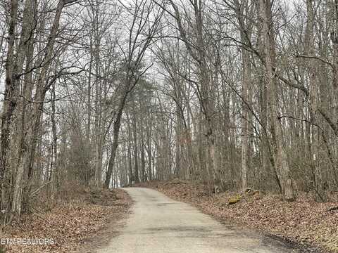 Hinch Mountain Rd, Crossville, TN 38555