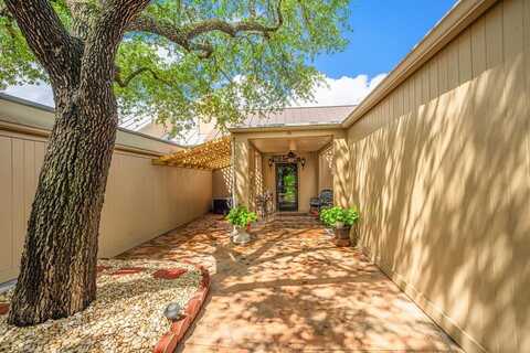519 Fairway Dr, Kerrville, TX 78028