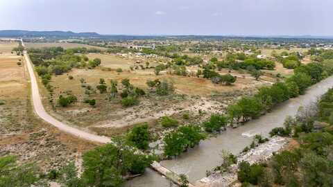 106 Homillus Rd E, Center Point, TX 78010