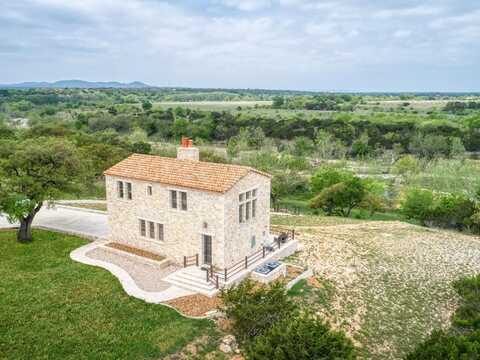 925 Martingale Trail, Bandera, TX 78003
