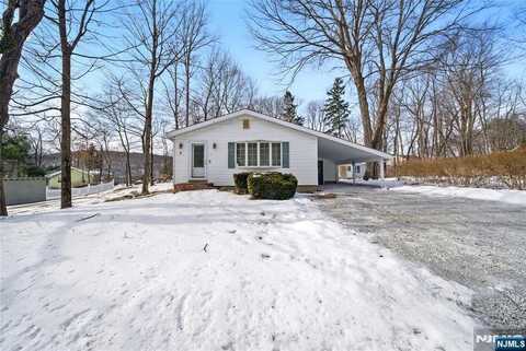 7 Maple Avenue, Hardyston, NJ 07460