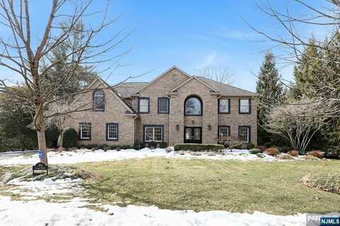 360 Pathway Manor, Wyckoff, NJ 07481