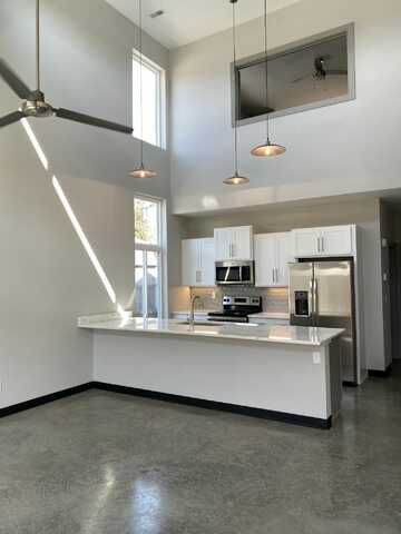 600 Burnett Rdg Place, Louisville, KY 40243