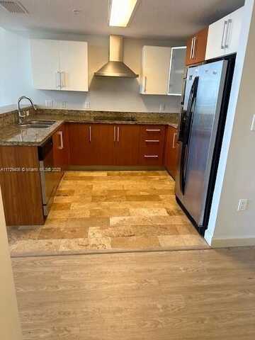 170 SE 14th St, Miami, FL 33131