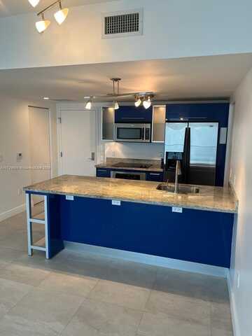 185 SW 7th St, Miami, FL 33130