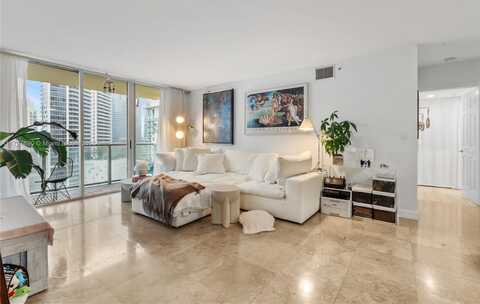 1155 Brickell Bay Dr, Miami, FL 33131