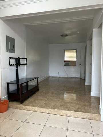 7305 NW 17th Ct, Miami, FL 33147