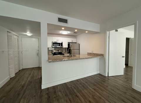 8120 Geneva Ct, Doral, FL 33166