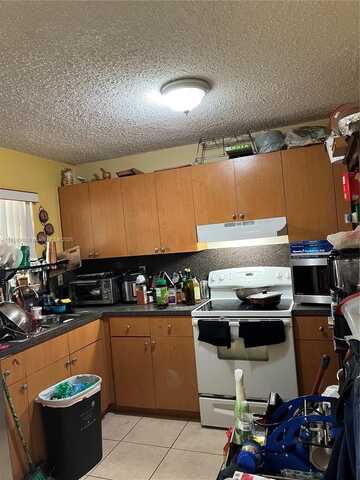7987 NW 7th st, Miami, FL 33126