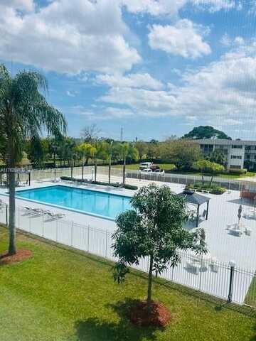 1101 Hillcrest Ct, Hollywood, FL 33021
