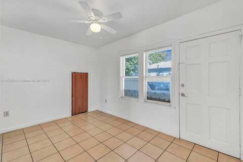1060 SW 2nd St, Miami, FL 33130