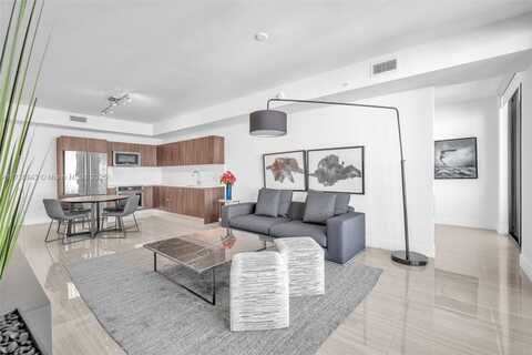 2960 NE 207th St, Aventura, FL 33180
