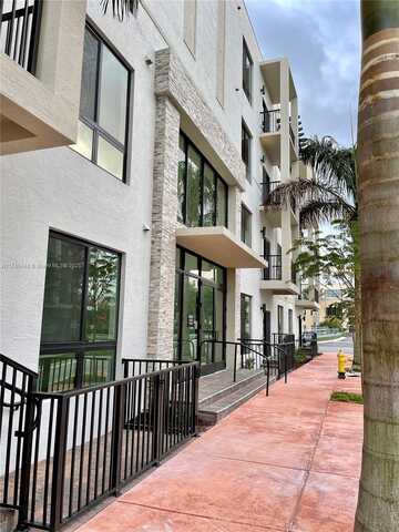 8265 NW 41 ST, Doral, FL 33166