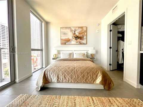 227 NE 2nd St, Miami, FL 33132