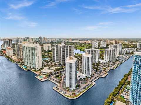 20505 E Country Club Dr, Aventura, FL 33180